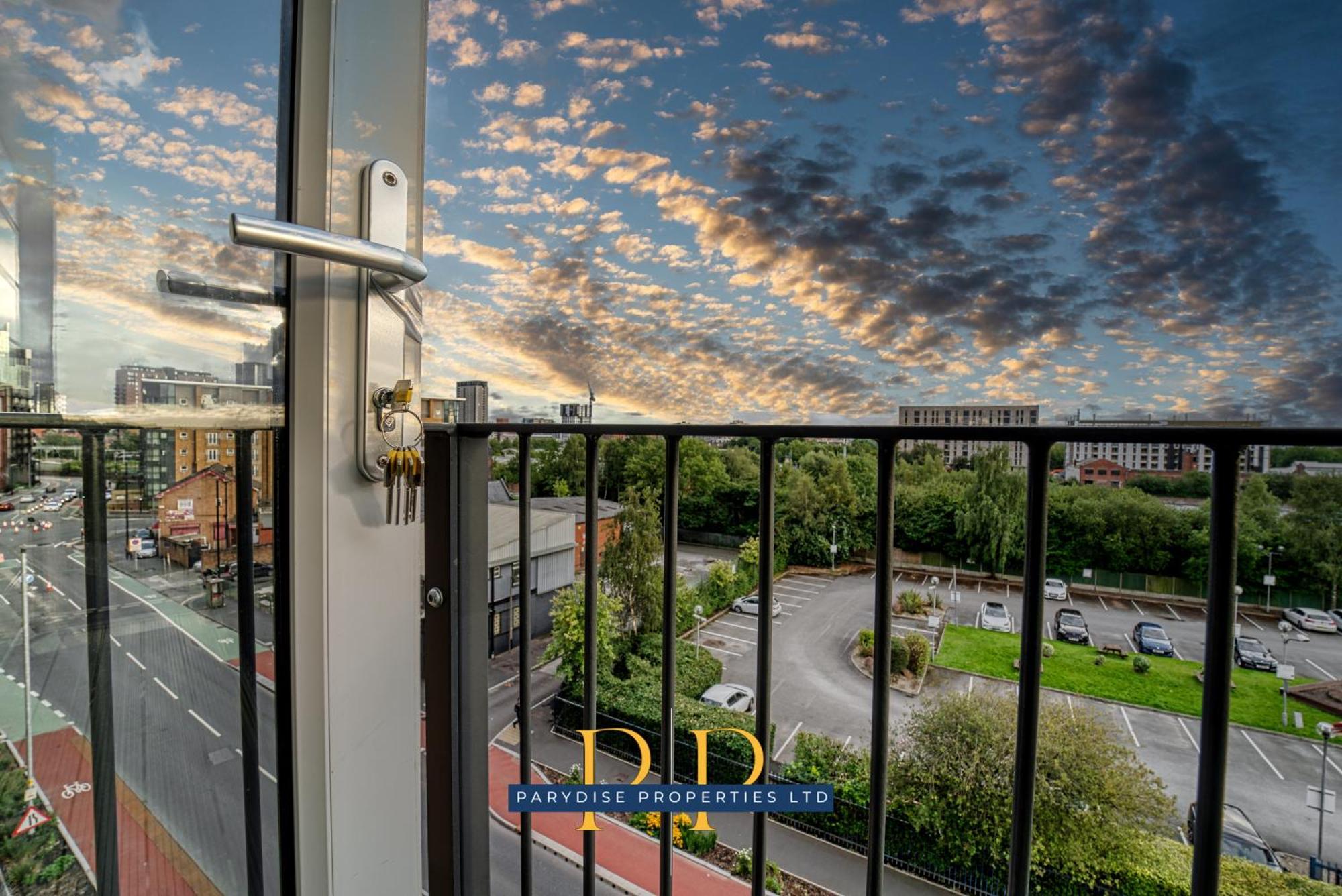 The Middlewood Plaza Suite - By Parydise Properties - Business Or Leisure Stays, Central Location, Sleeps 4, Salford Манчестер Экстерьер фото